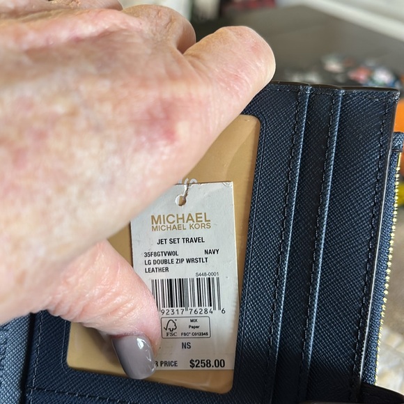 NWT Michael Kors leather double zip wristlet/wallet - Picture 5 of 5